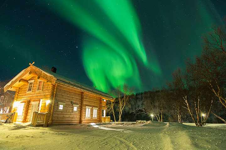 芬兰一地（追寻极光+北极圈3晚+圣诞老人村+狗拉雪橇+极地列车+特色小木屋）8天